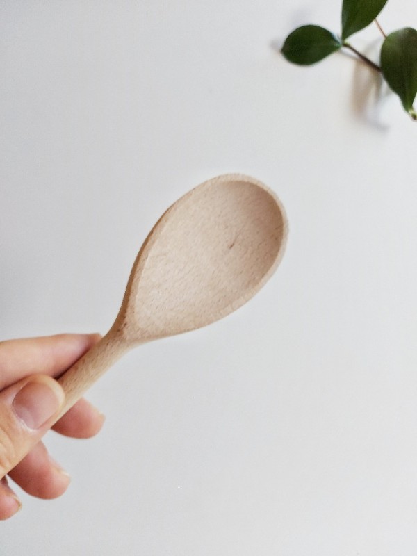 Mestolo da Cucina in Legno Intagliato con Faccina Ammiccante 30 cm – Dolfi